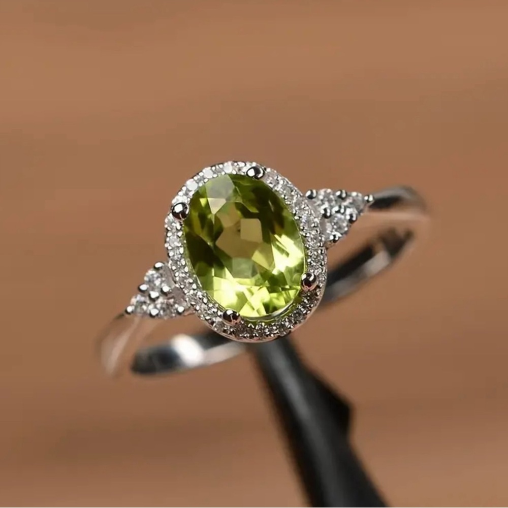 Oval Peridot Green 14k Gold
